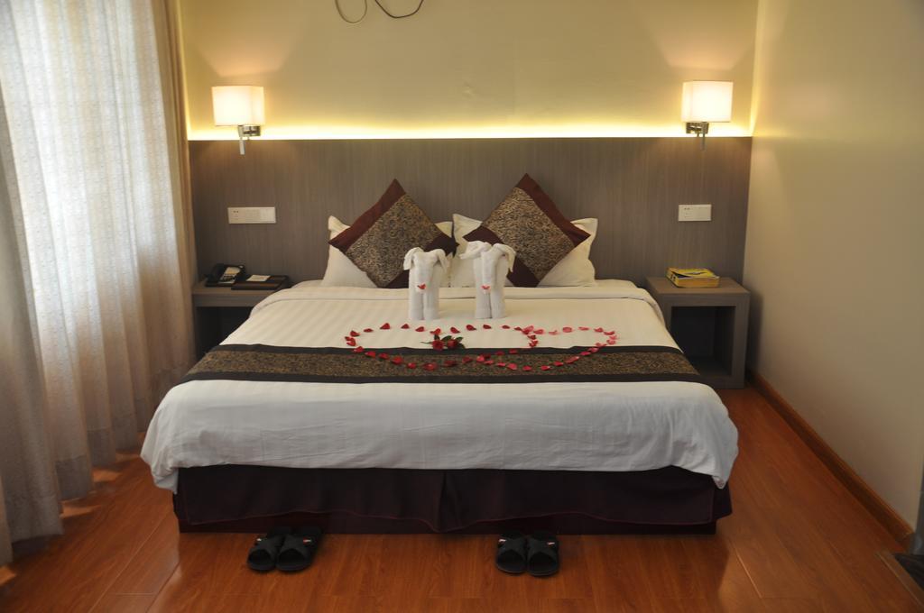 Golden Hill Hotel - Lashio ภายนอก รูปภาพ