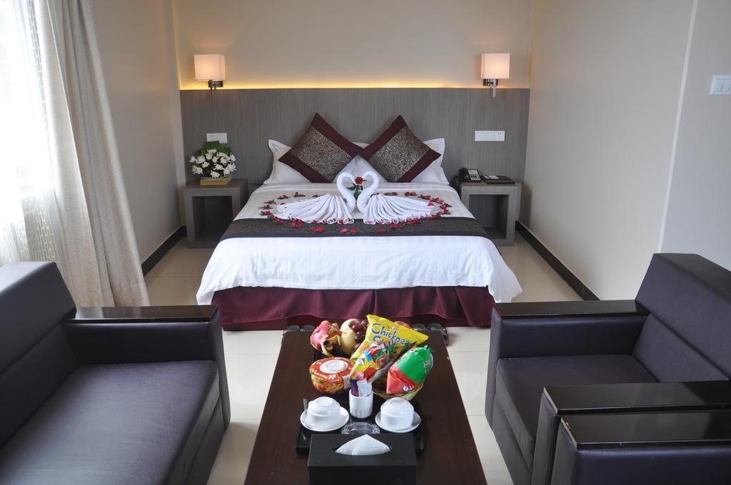 Golden Hill Hotel - Lashio ภายนอก รูปภาพ