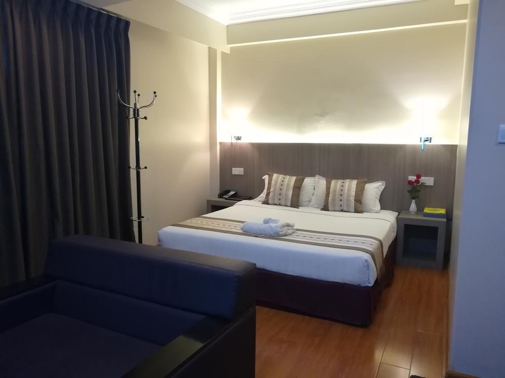 Golden Hill Hotel - Lashio ภายนอก รูปภาพ