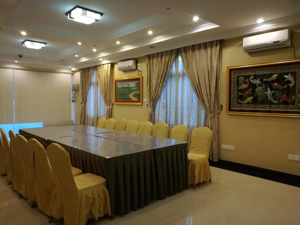 Golden Hill Hotel - Lashio ภายนอก รูปภาพ