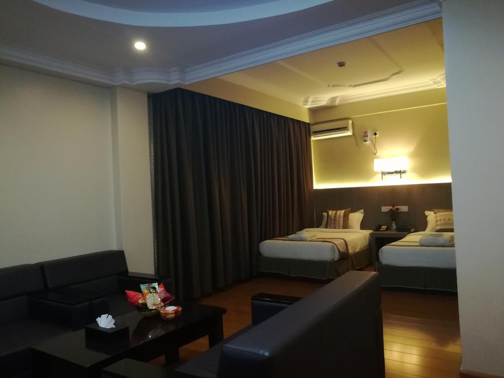 Golden Hill Hotel - Lashio ภายนอก รูปภาพ