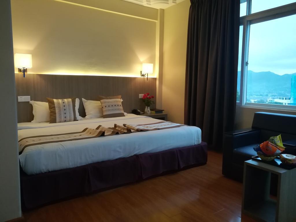 Golden Hill Hotel - Lashio ภายนอก รูปภาพ